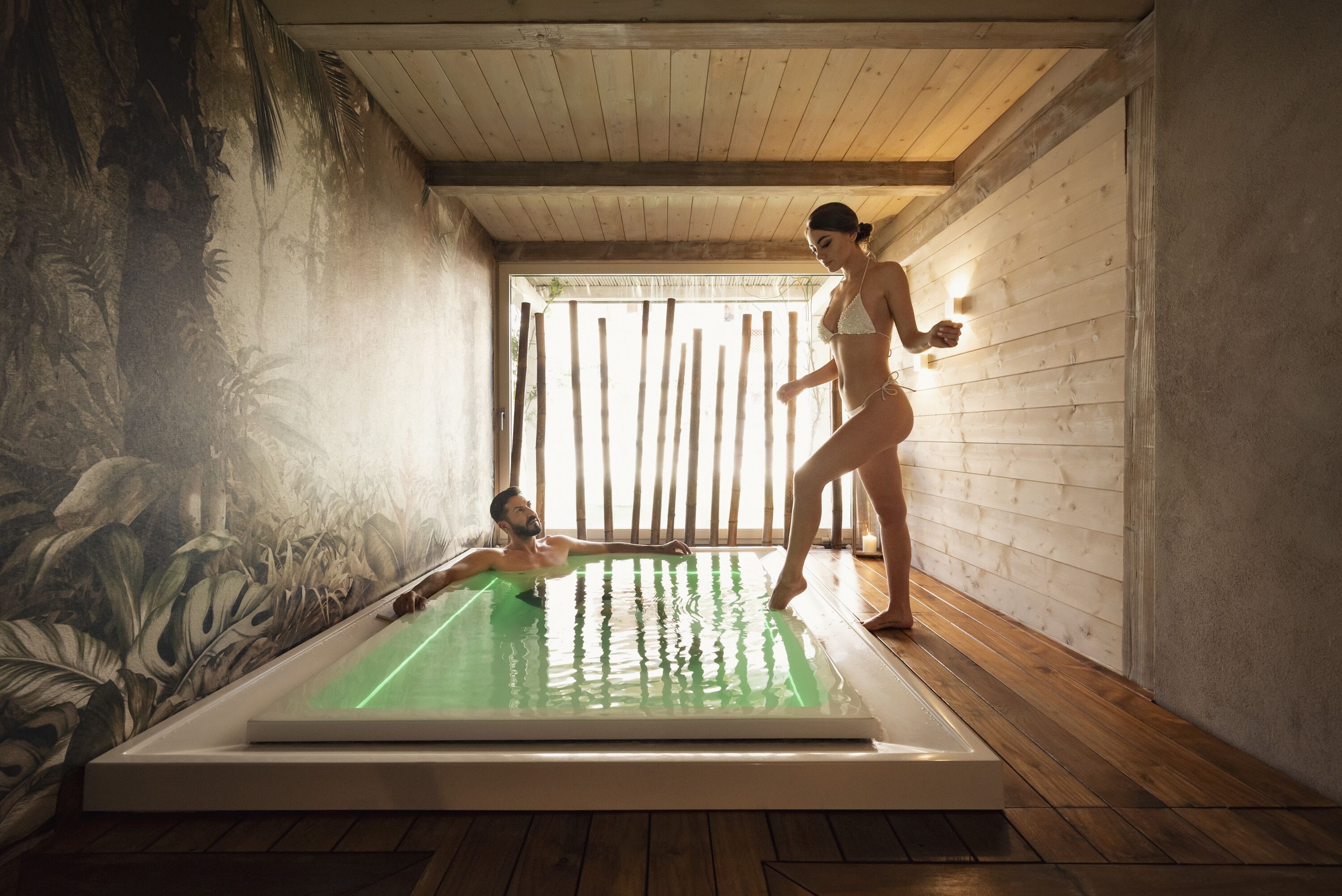 Sauna, Whirlpool, Dampfbad, Tiefengewebe-Massagen, Sportmassagen