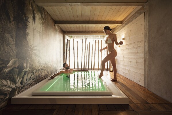 Sauna, bain à remous, hammam, massages des tissus profonds