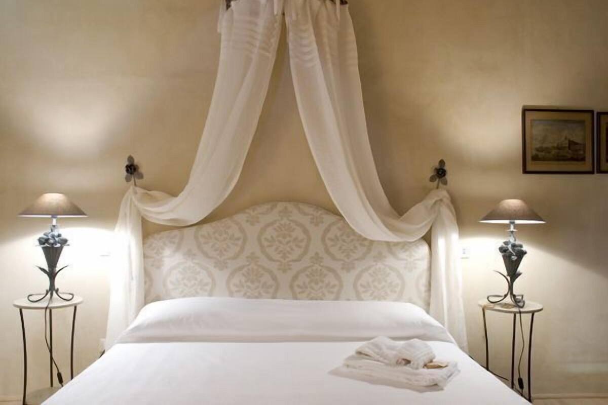 Egyptian cotton sheets, premium bedding, down comforters, in-room safe