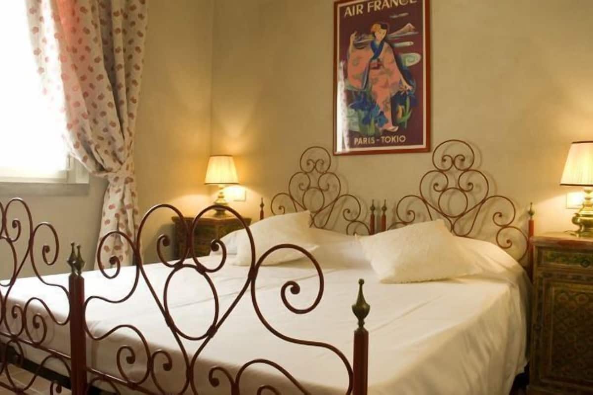 Egyptian cotton sheets, premium bedding, down comforters, in-room safe