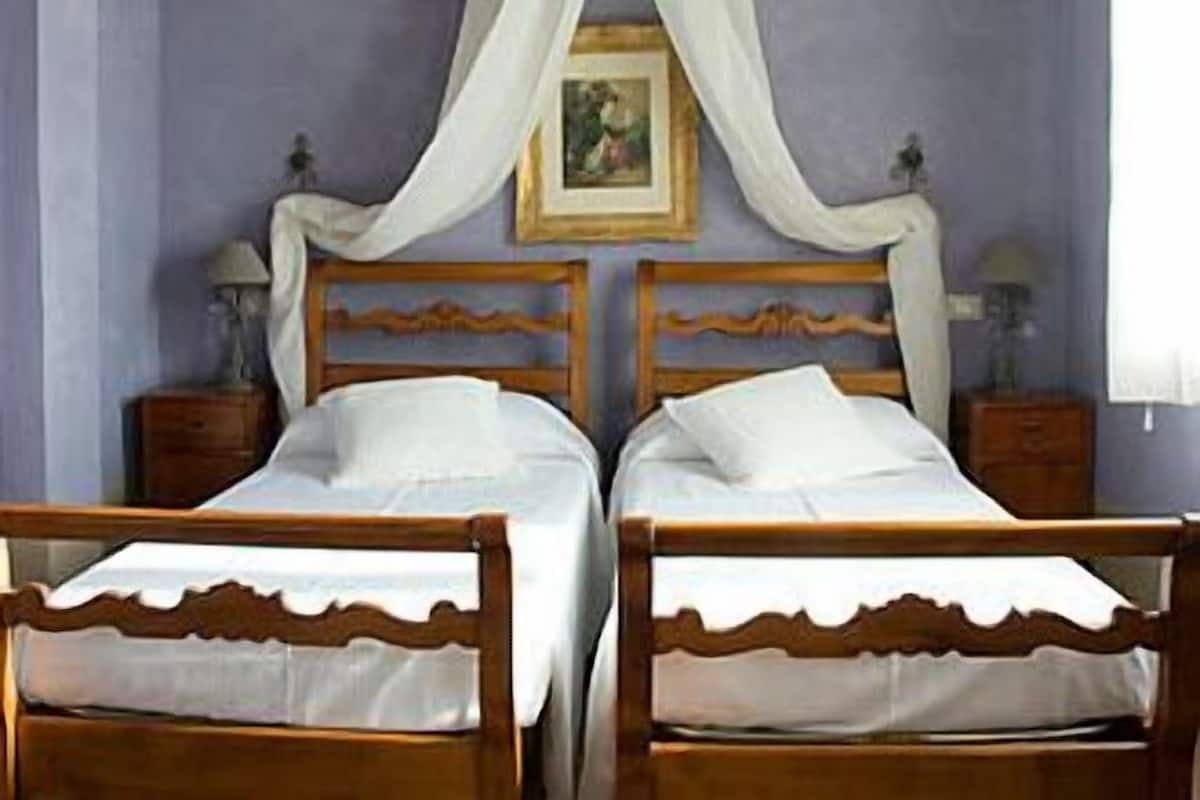 Suite Country_No Smoking | Egyptian cotton sheets, premium bedding, down comforters, in-room safe