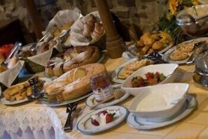 Daily buffet breakfast (EUR 10.00 per person)