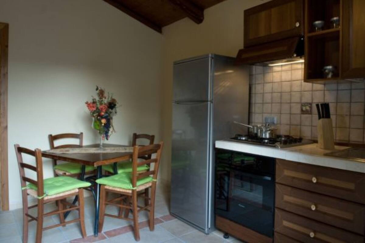 Apartment, 3 Bedrooms, 2 Bathrooms | Private kitchen