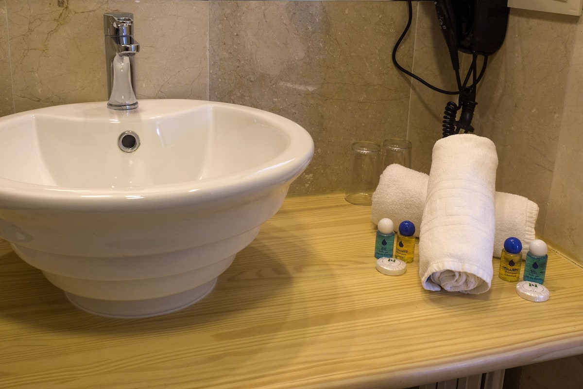 superior double room | bathroom | free toiletries, hair dryer, towels, soap