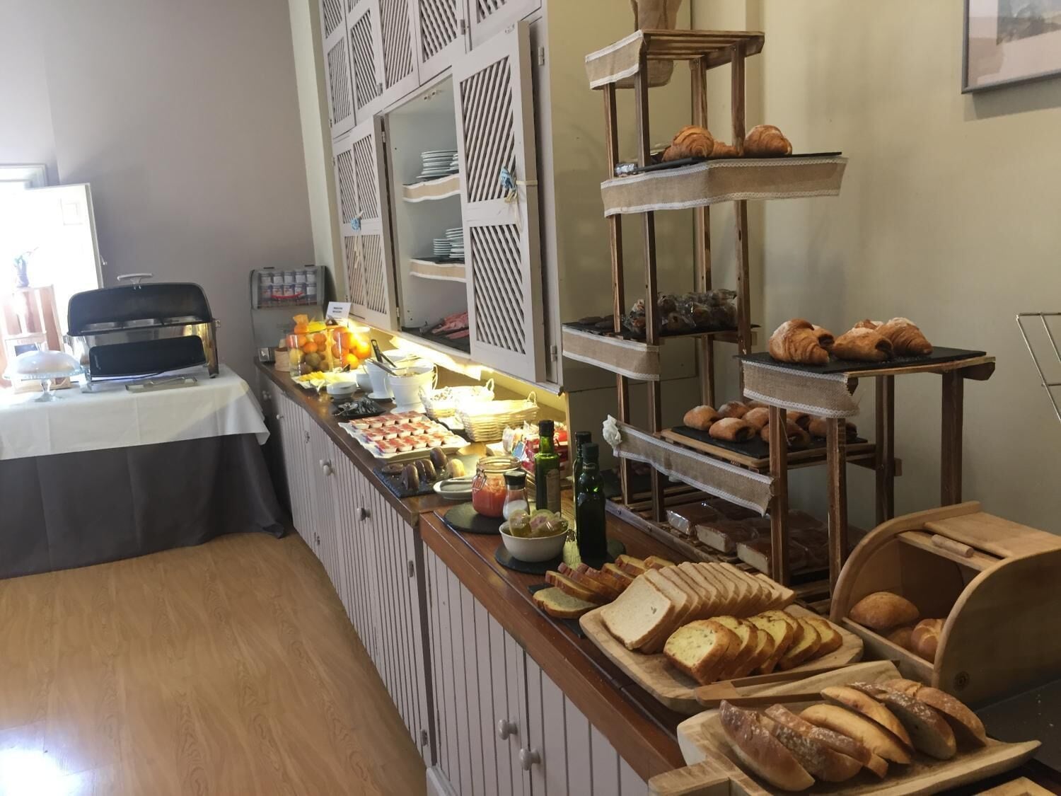 lunch and dinner served, regional cuisine