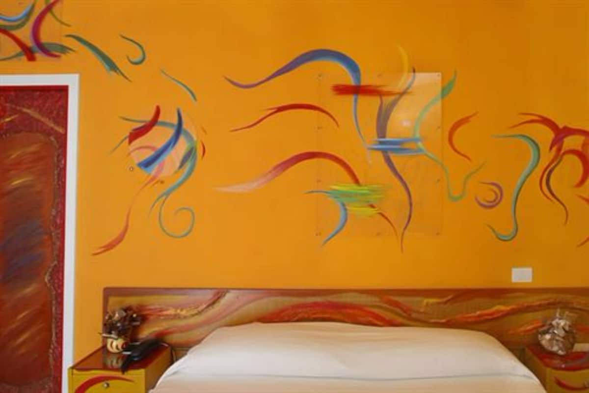 minibar, in-room safe, individually decorated, individually furnished