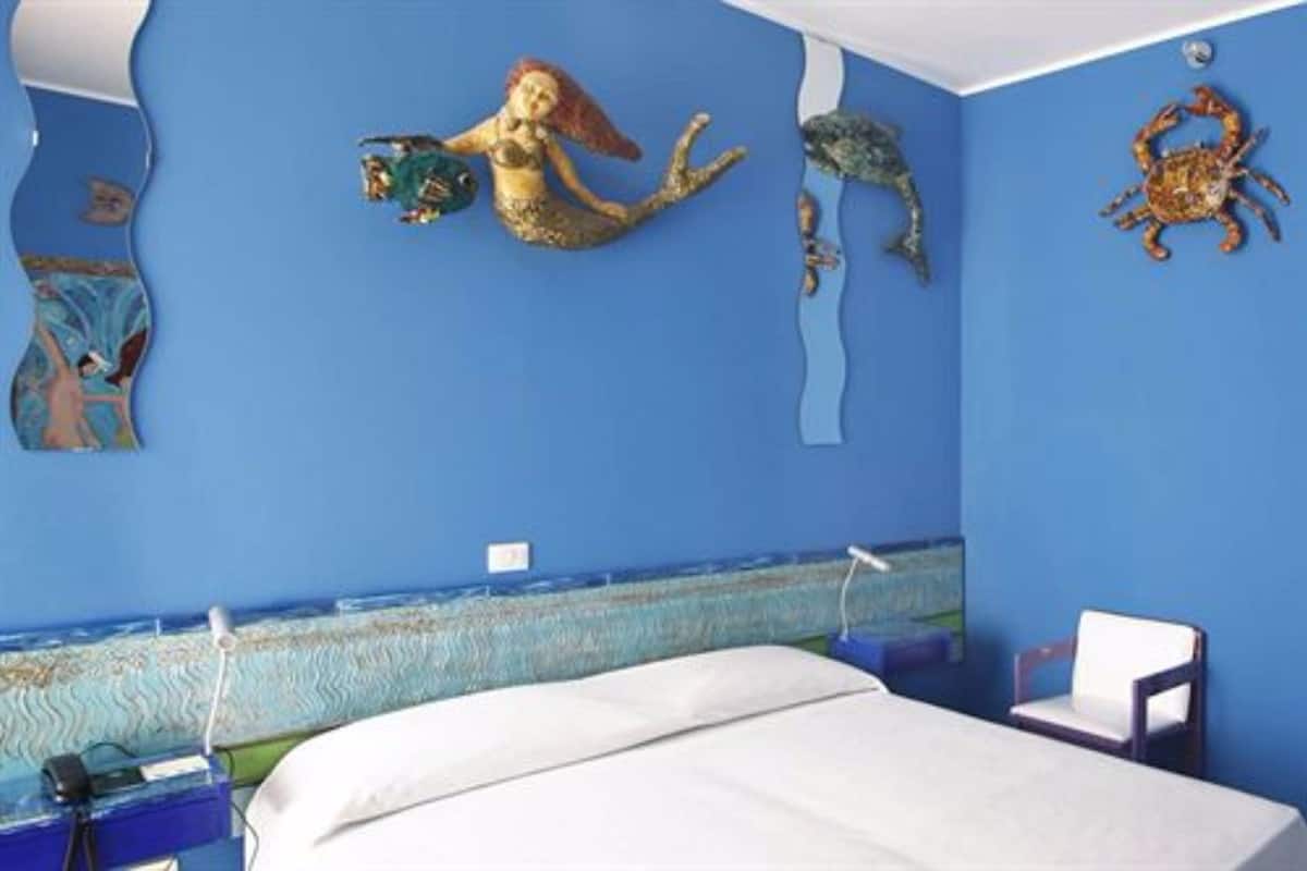 minibar, in-room safe, individually decorated, individually furnished