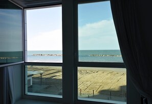 Minibar, in-room safe, individually decorated, individually furnished - Alexander Museum Palace Hotel (Pesaro)
