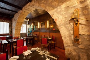 Se sirven almuerzos y cenas, cocina portuguesa