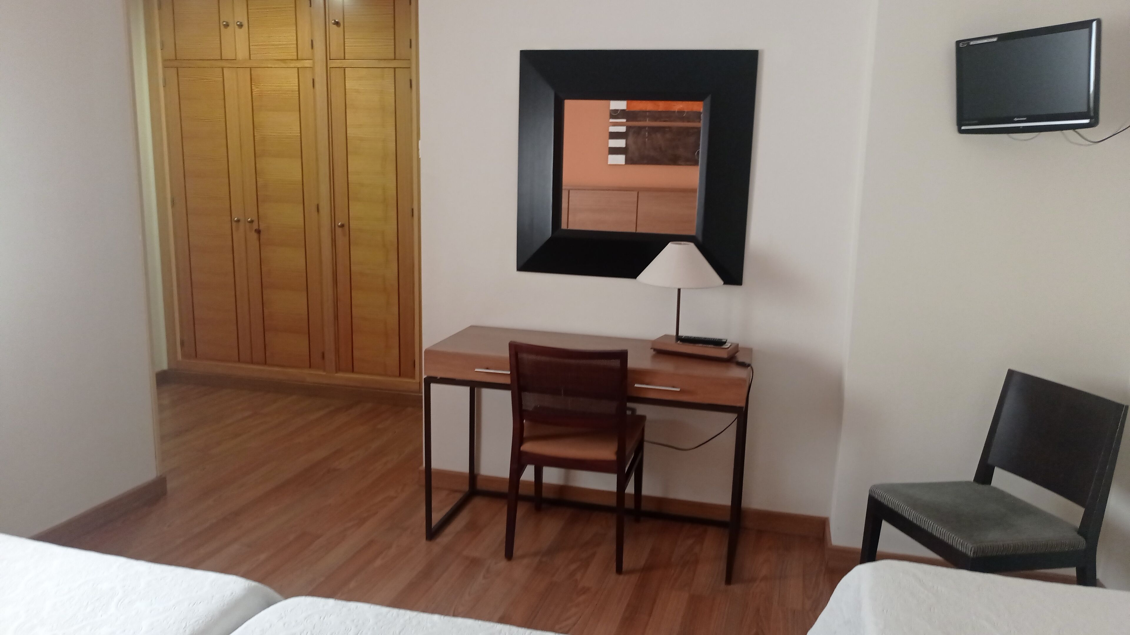 triple room | in-room safe, desk, free wifi, bed sheets