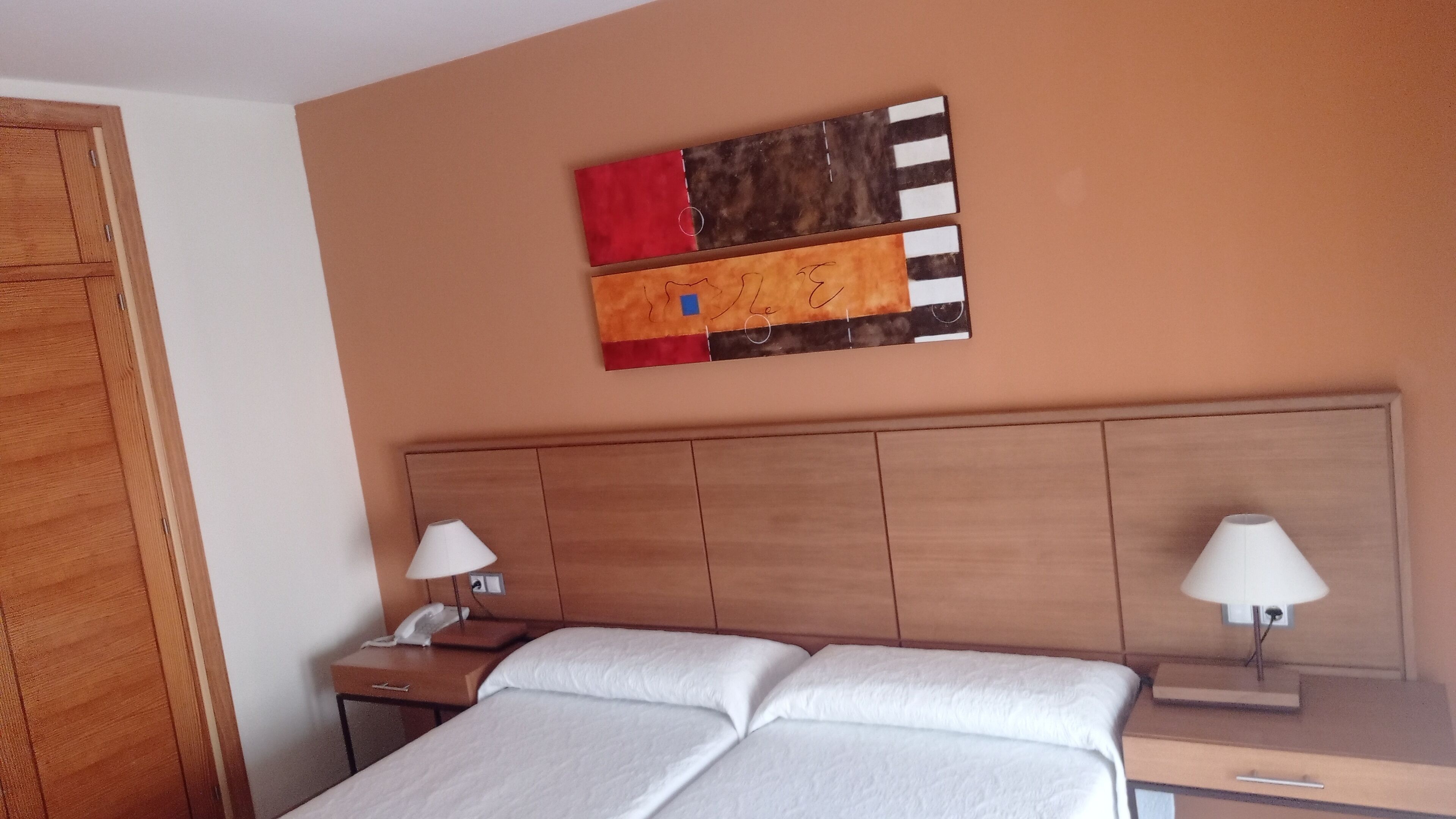 double room | in-room safe, desk, free wifi, bed sheets