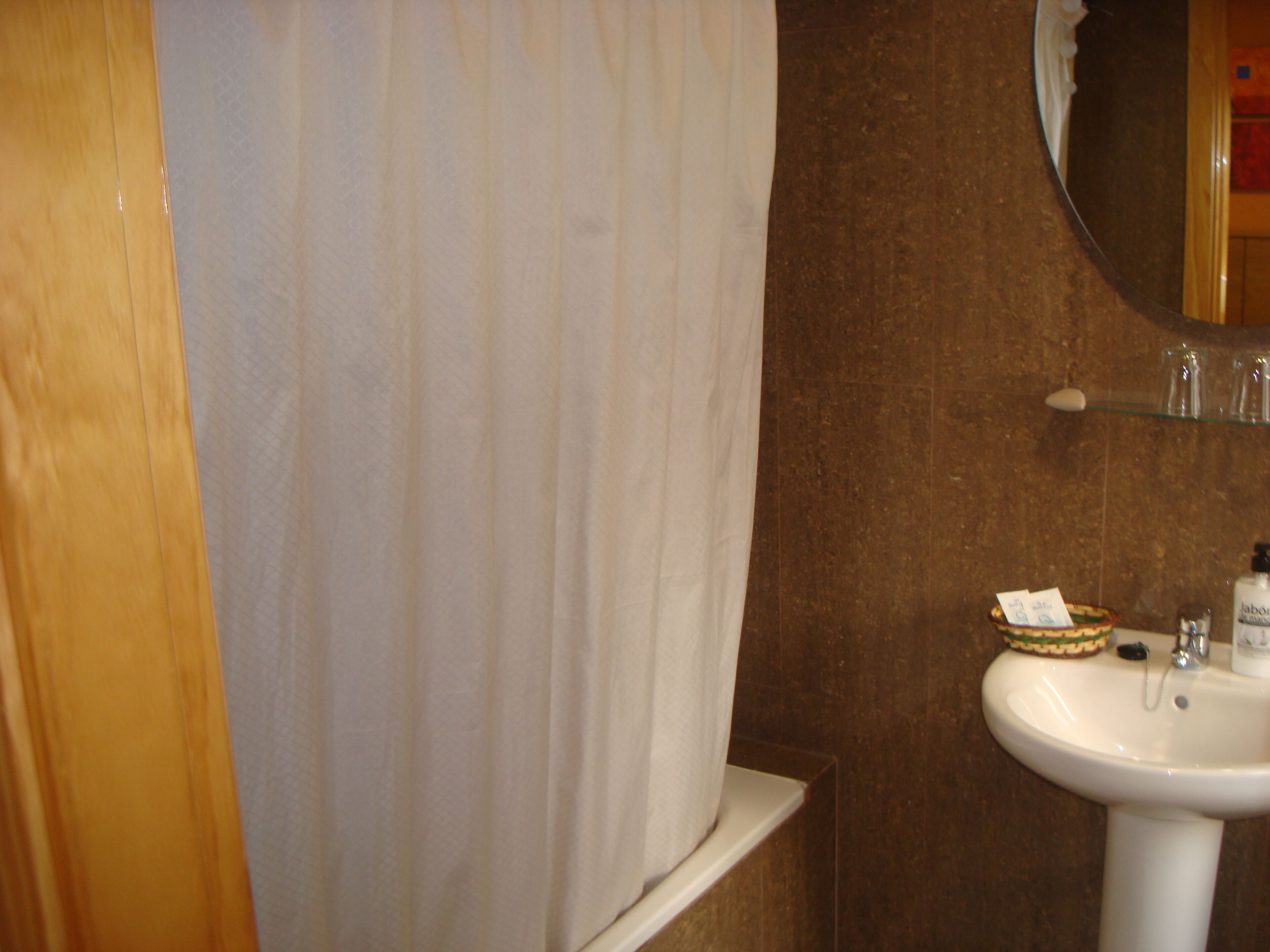 double room | bathroom | free toiletries, hair dryer, bidet, towels