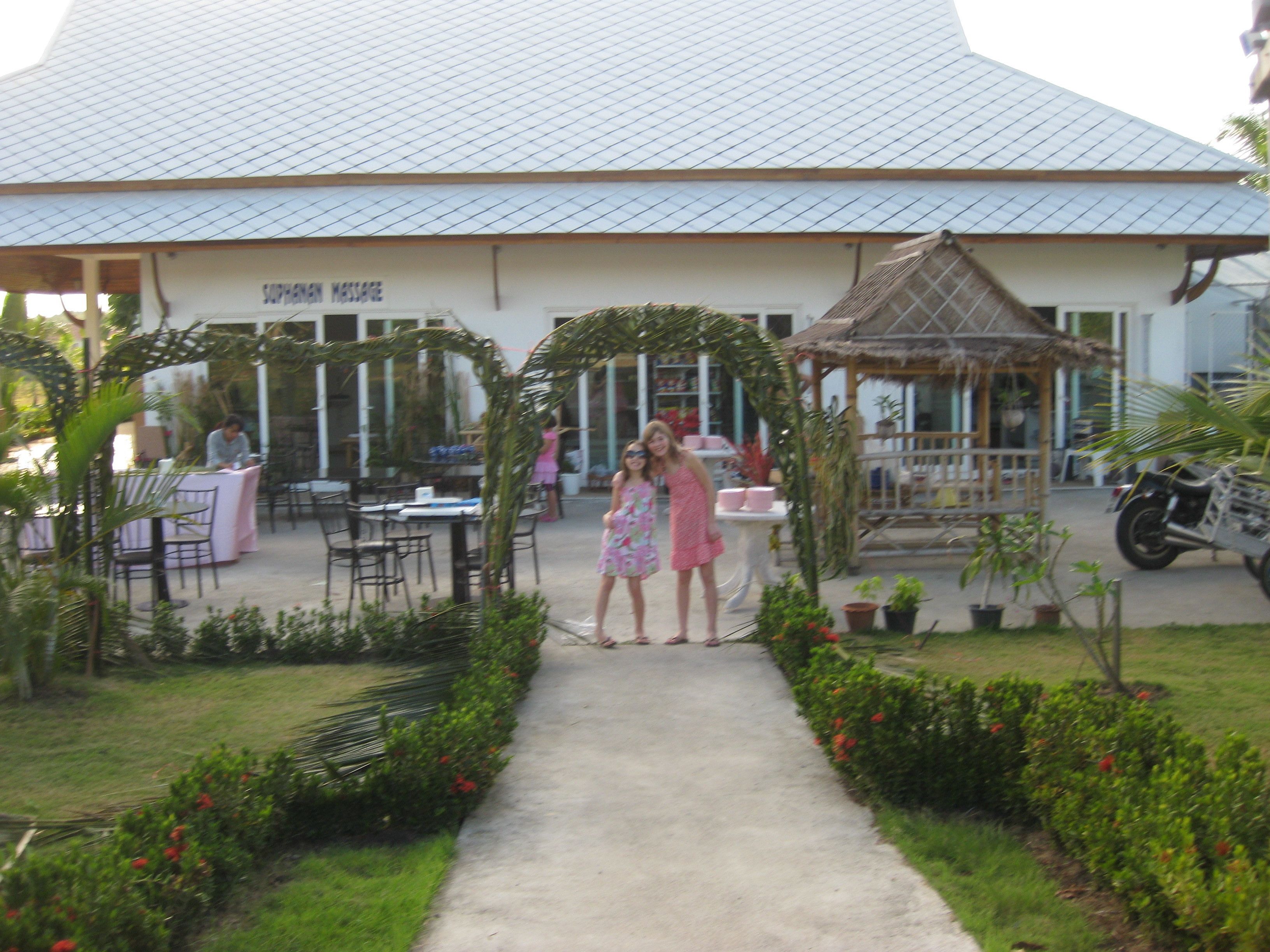 international cuisine, pool views