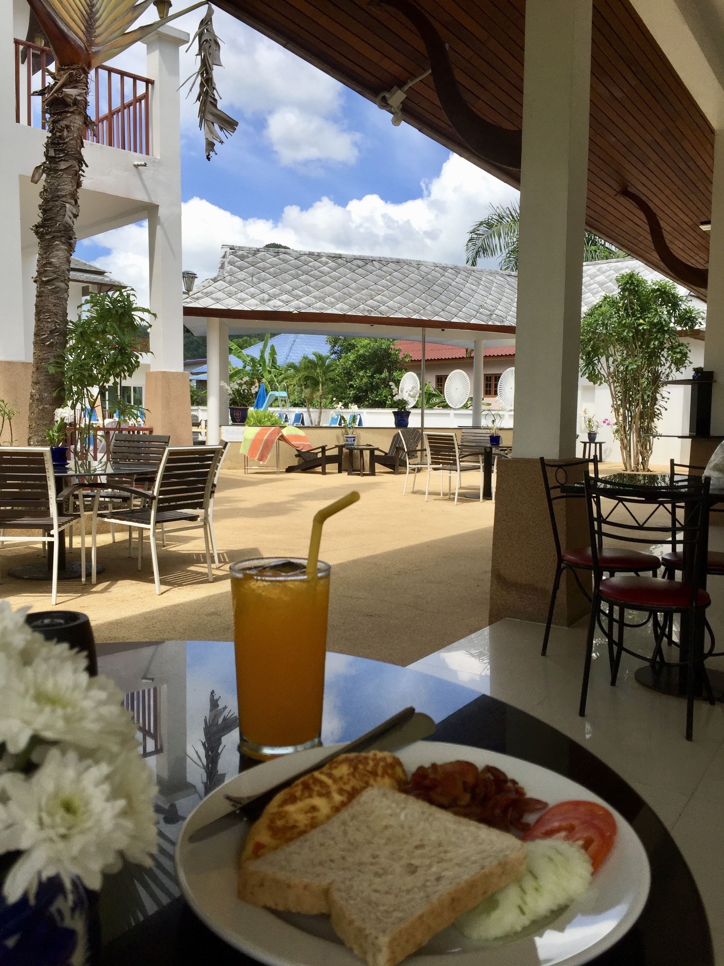 daily buffet breakfast (thb 250 per person)