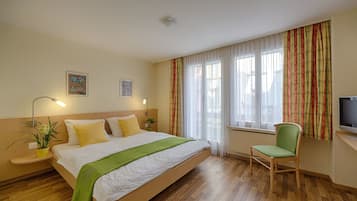 Hypo-allergenic bedding, in-room safe, individually decorated