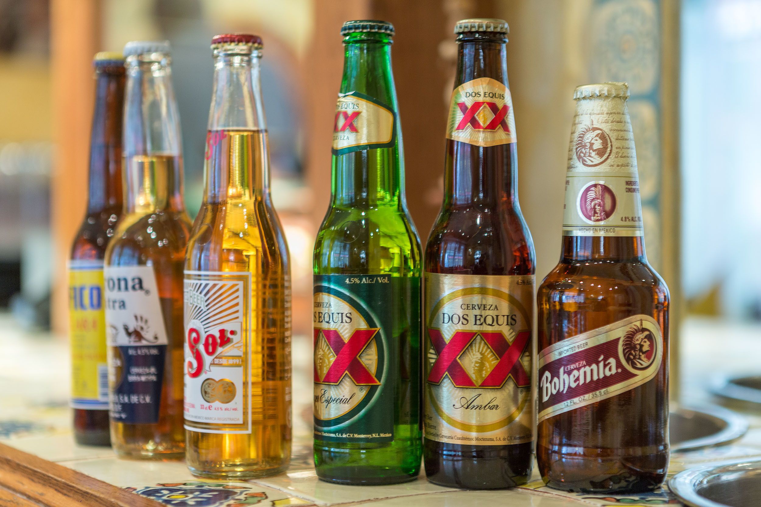 breakfast, lunch and dinner served