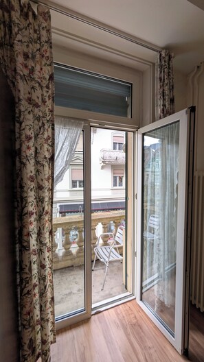 Surmatelas, coffres-forts dans les chambres, bureau