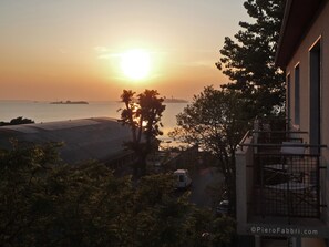 Quang cảnh ban công