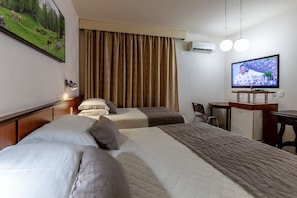 Deluxe Triple Room | In-room safe, desk, blackout curtains, free WiFi - Aguas do Iguacu Hotel (Foz do Iguaçu)