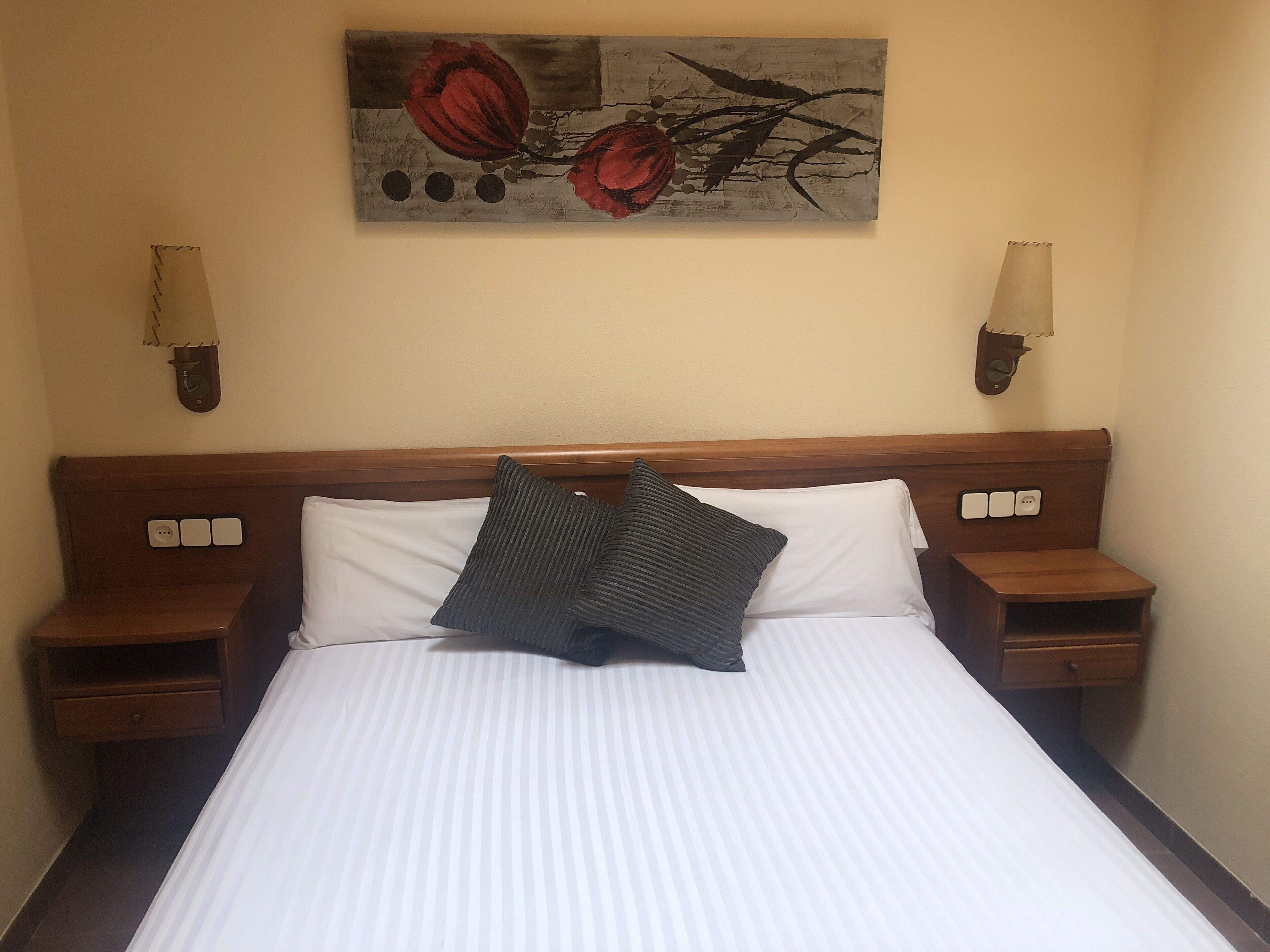 Premium bedding, in-room safe, free cots/infant beds, free WiFi