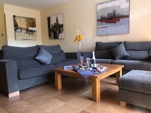 Standard Apartment, 3 Bedrooms | Living area