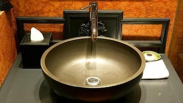Bathroom sink