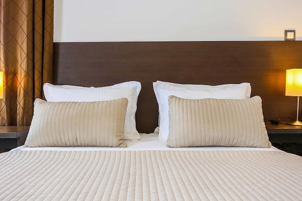 Premium bedding, in-room safe, desk, blackout curtains