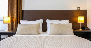 Premium bedding, in-room safe, desk, blackout curtains - Hotel Divan (Sarajevo)