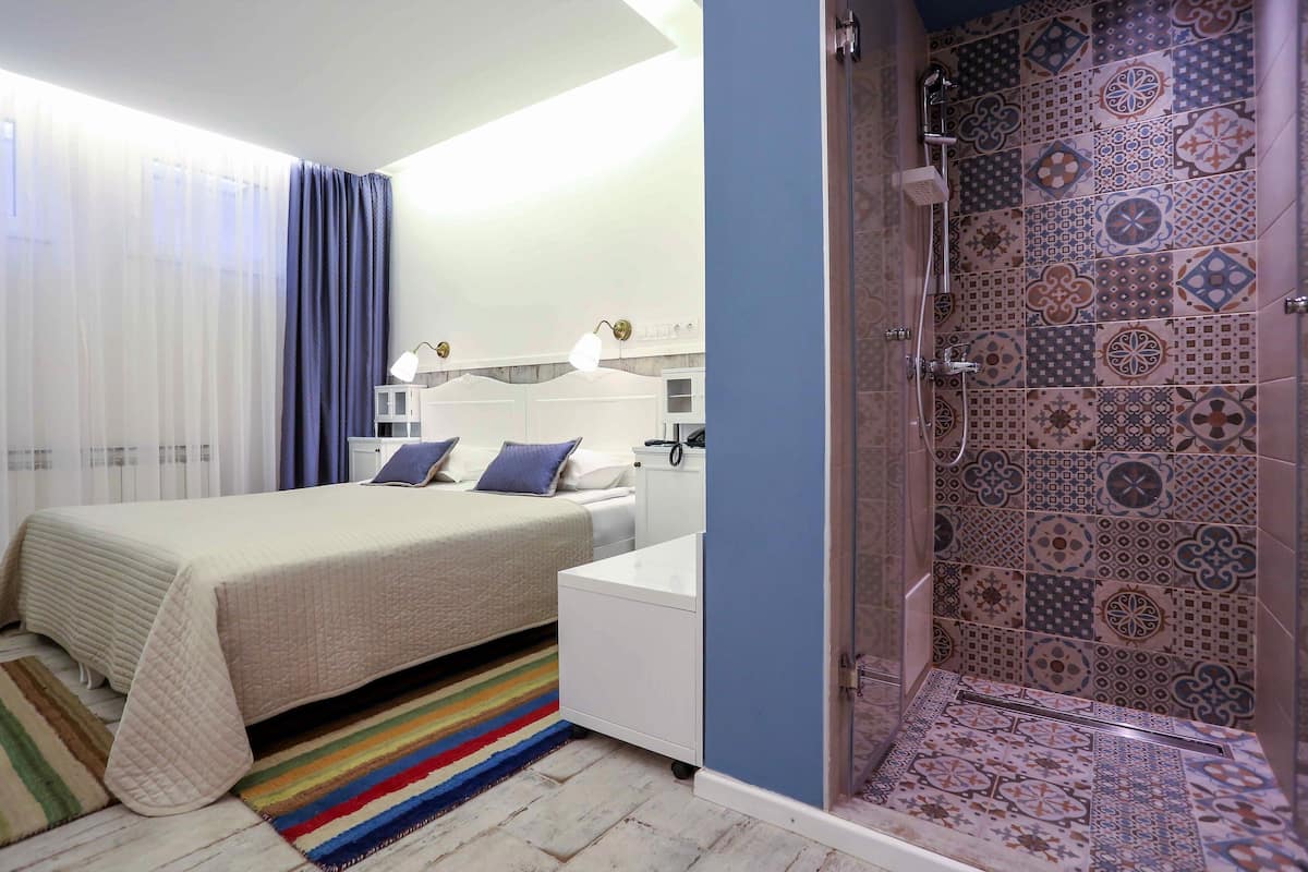 double room | premium bedding, in-room safe, desk, blackout curtains