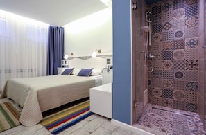 Chambre double | Literie de qualitĂ©, coffre-fort, bureau, rideaux dâobscurcissement