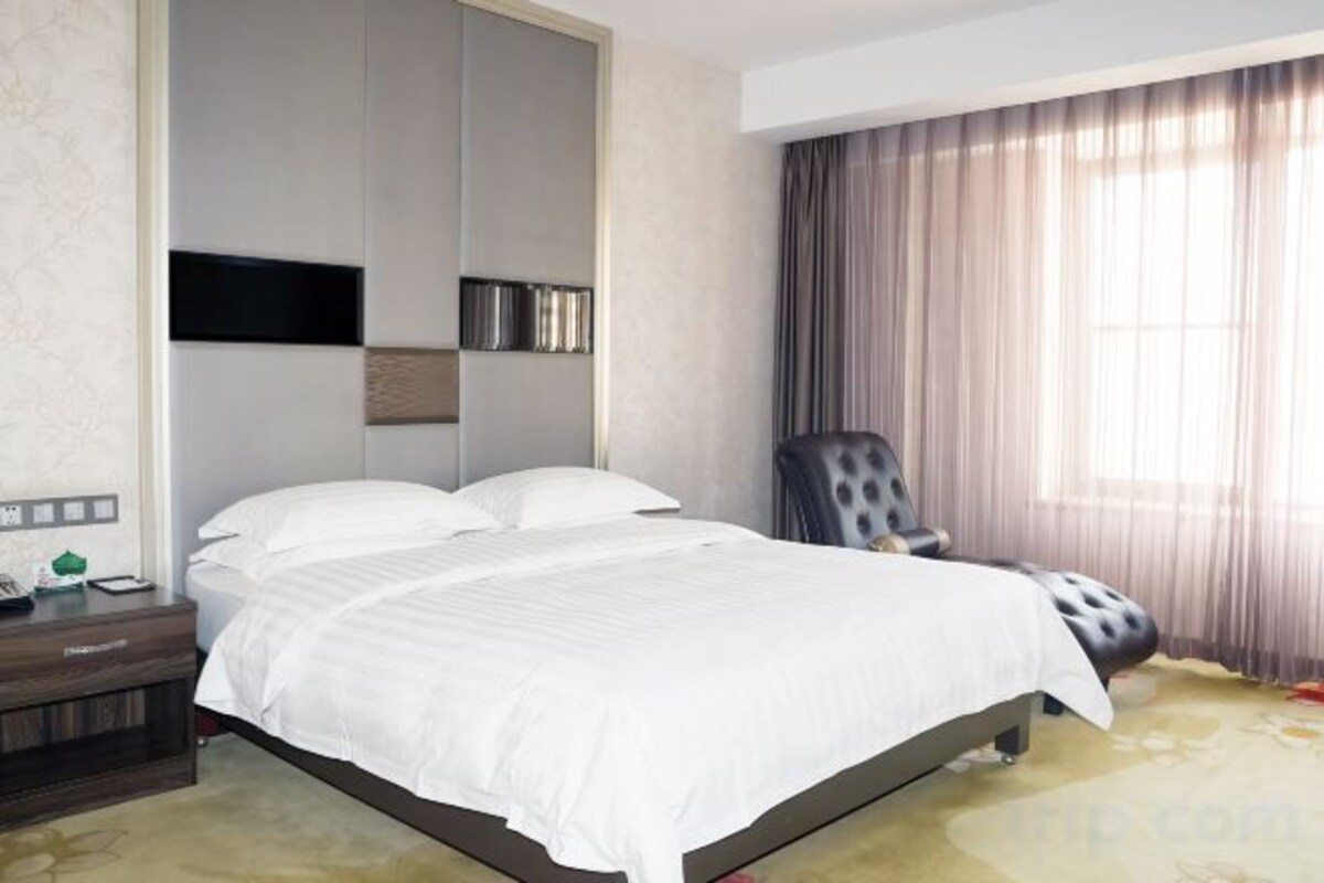 Discount Queen Room B