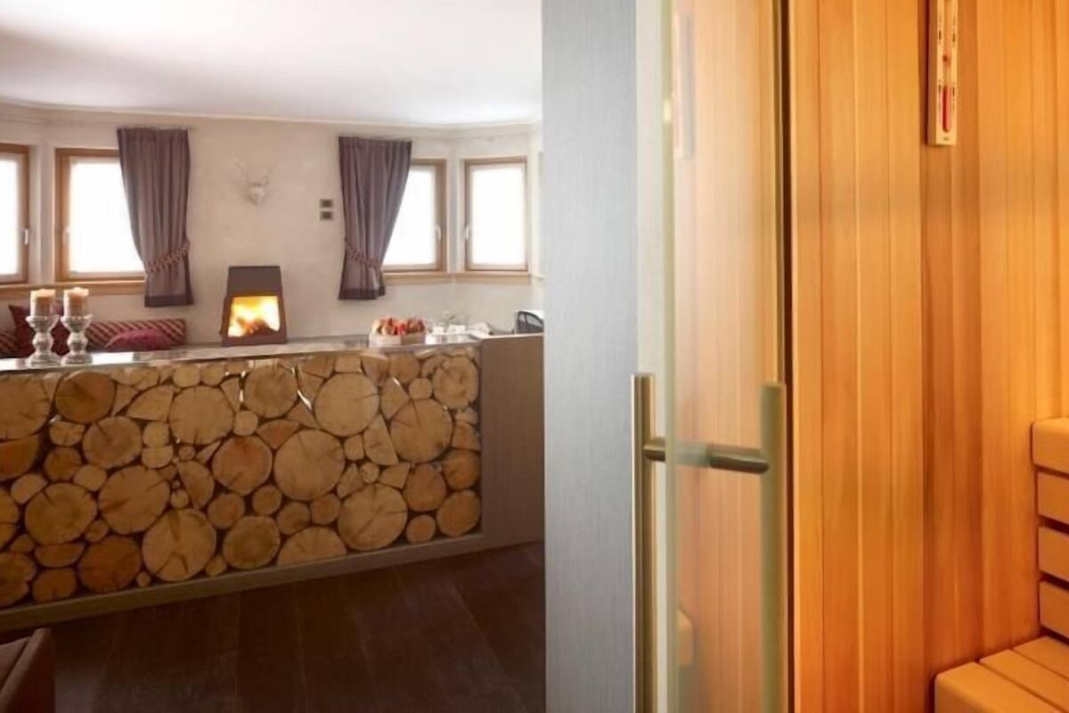 massage/treatment rooms, manicures and pedicures