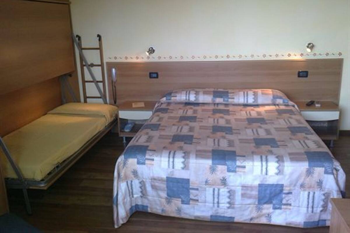 Minibar, in-room safe, cots/infant beds, free WiFi