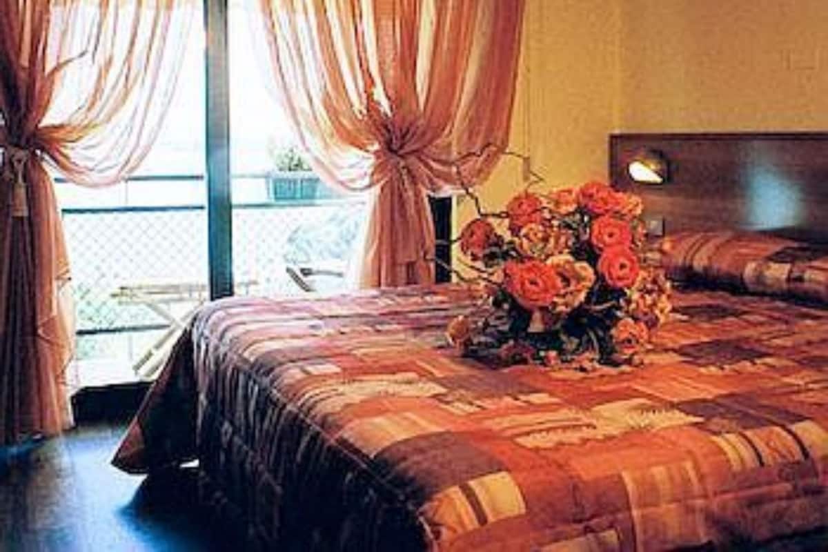 Minibar, in-room safe, cots/infant beds, free WiFi