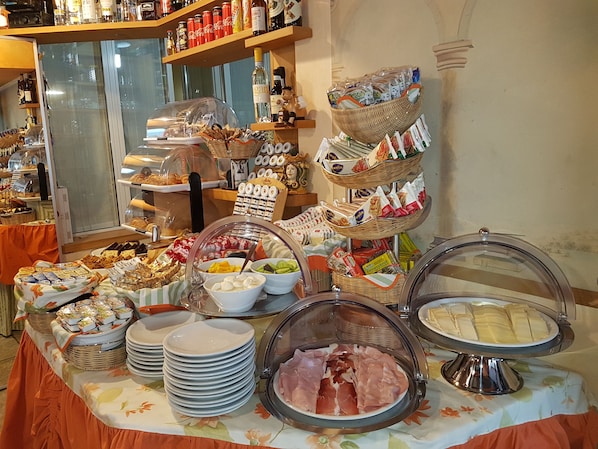 Free buffet breakfast