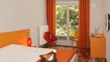 Zimmersafe, Schreibtisch, schallisolierte Zimmer, kostenlose Babybetten