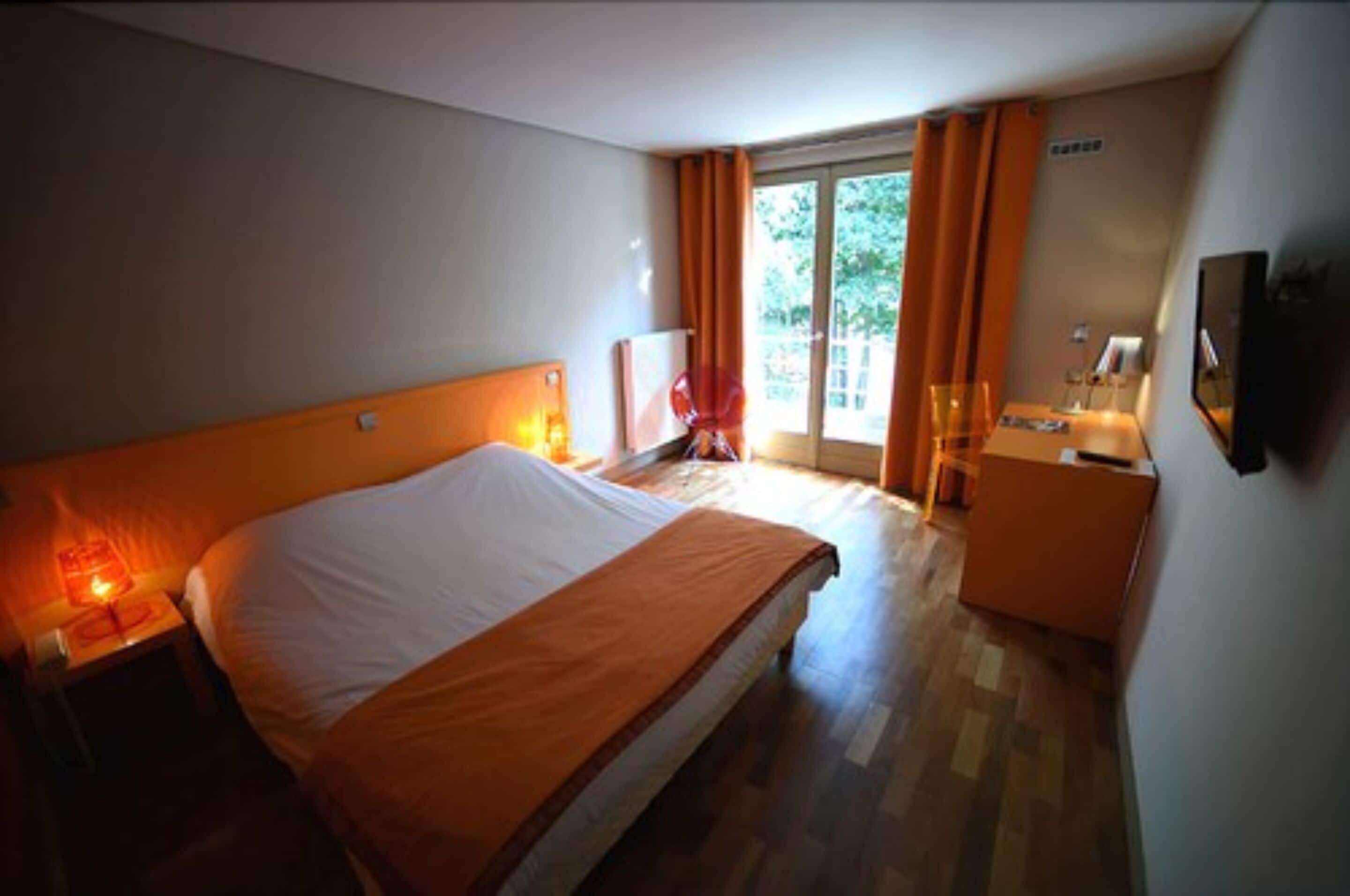 in-room safe, desk, soundproofing, free cots/infant beds