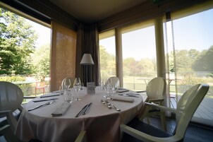 International cuisine, alfresco dining 