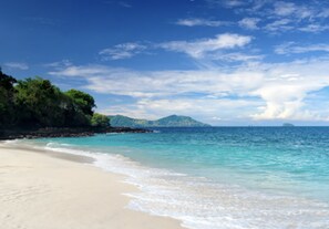 Beach nearby, white sand, scuba diving, fishing - Bloo Lagoon Eco Village (Padangbai)