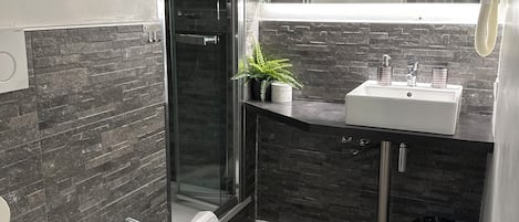 Comfort Double Room, City View | Bathroom
