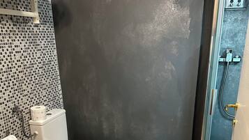 Matrimoniale Comfort, balcone | Bagno | Doccia, asciugacapelli, asciugamani, sapone