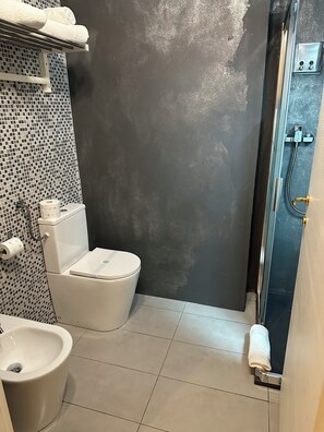 Comfort Double Room, Balcony | Bathroom | Shower, hair dryer, towels, soap