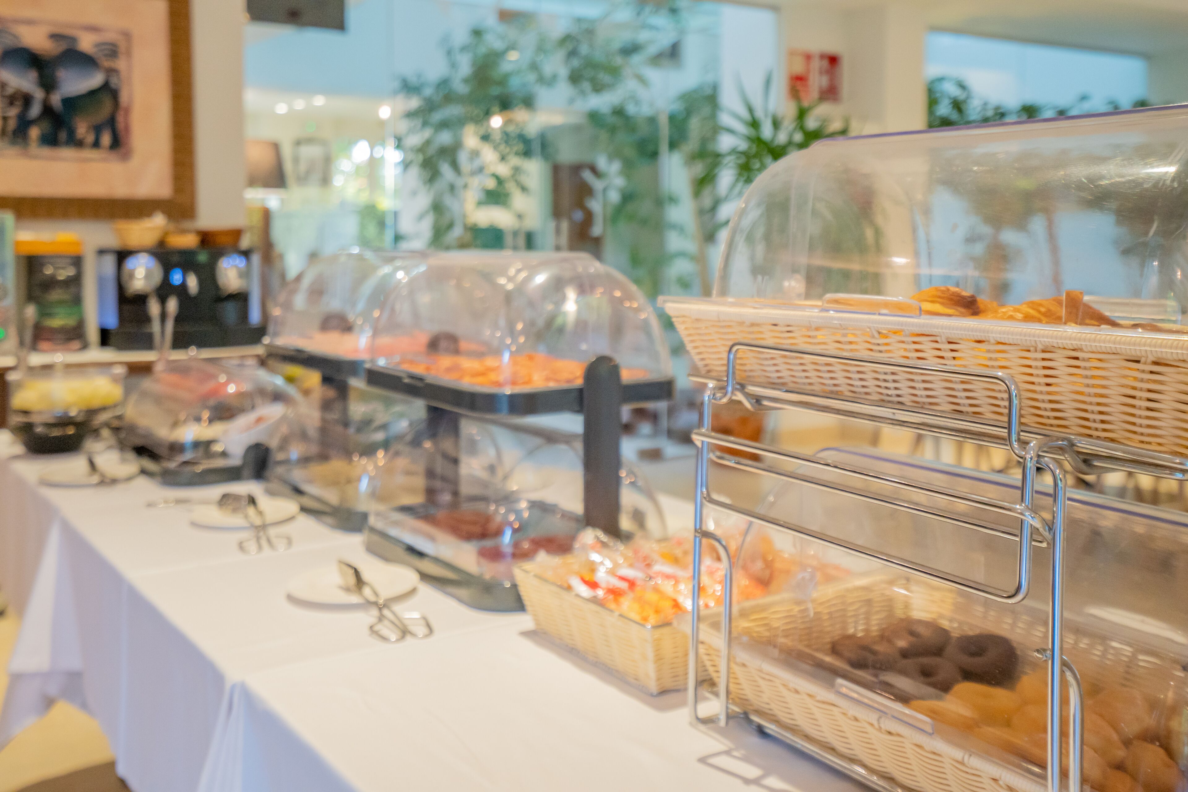 daily buffet breakfast (eur 16 per person)