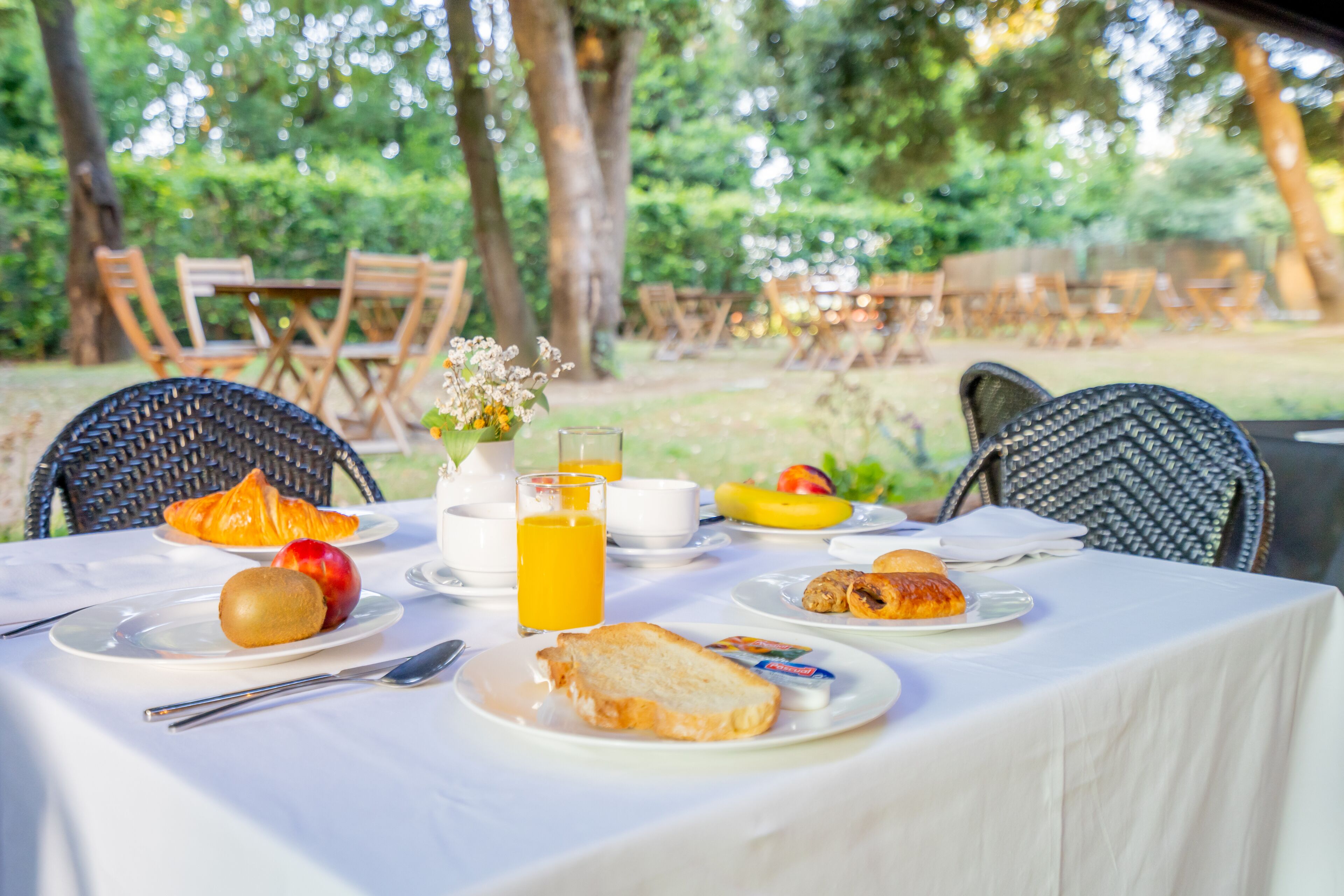 daily buffet breakfast (eur 16 per person)