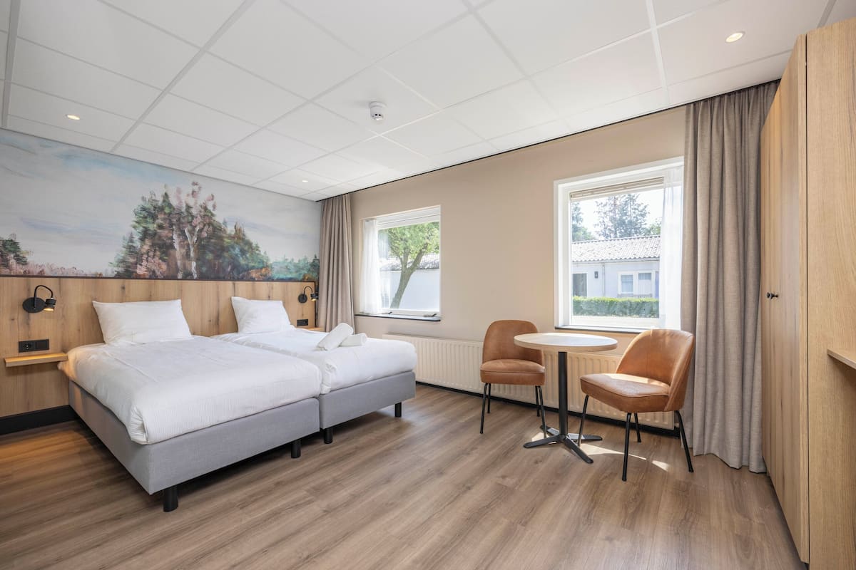 Standard Double Room | In-room safe, desk, iron/ironing board, free WiFi