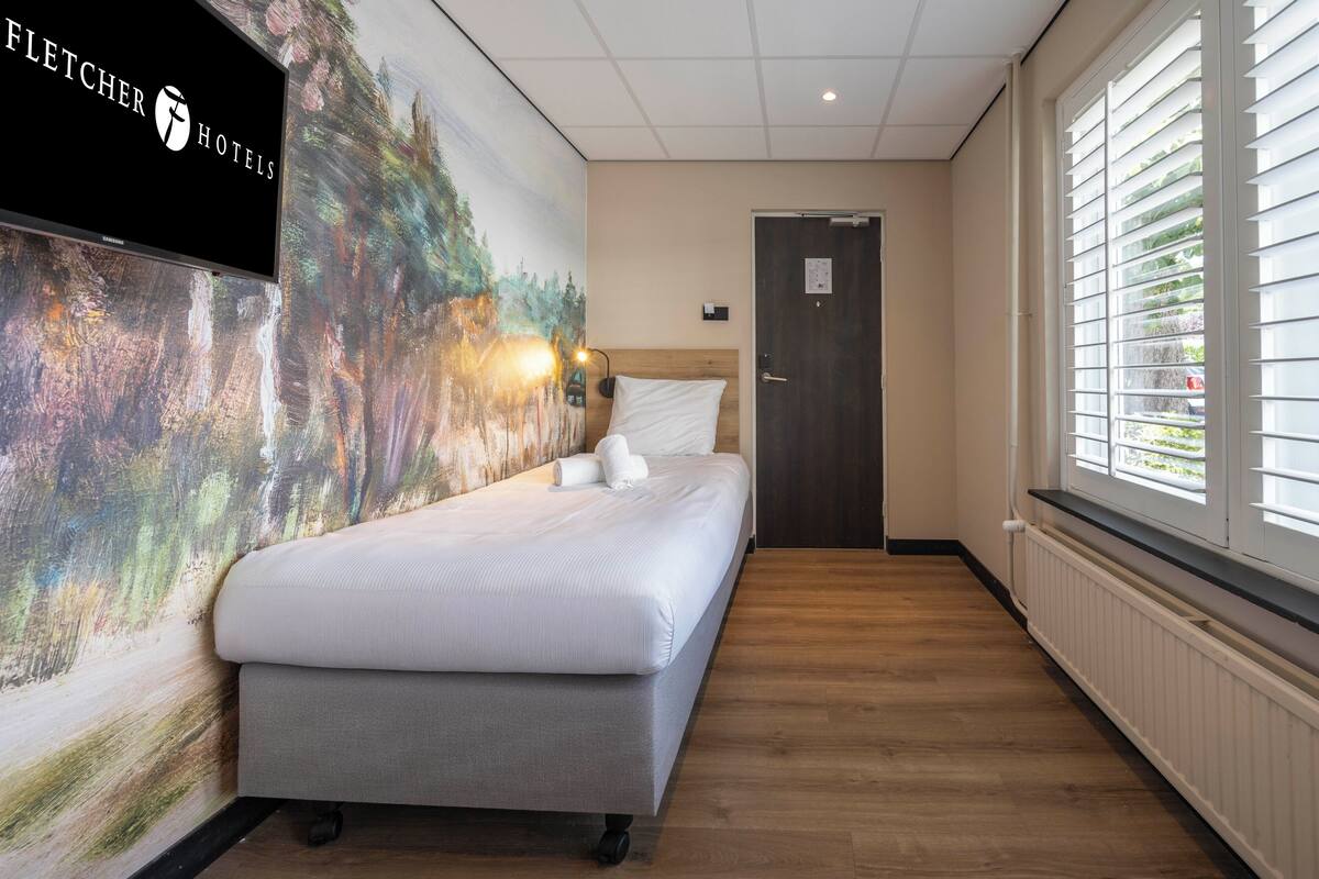 Quarto solteiro | 1 quarto, cofres nos quartos, escrivaninha