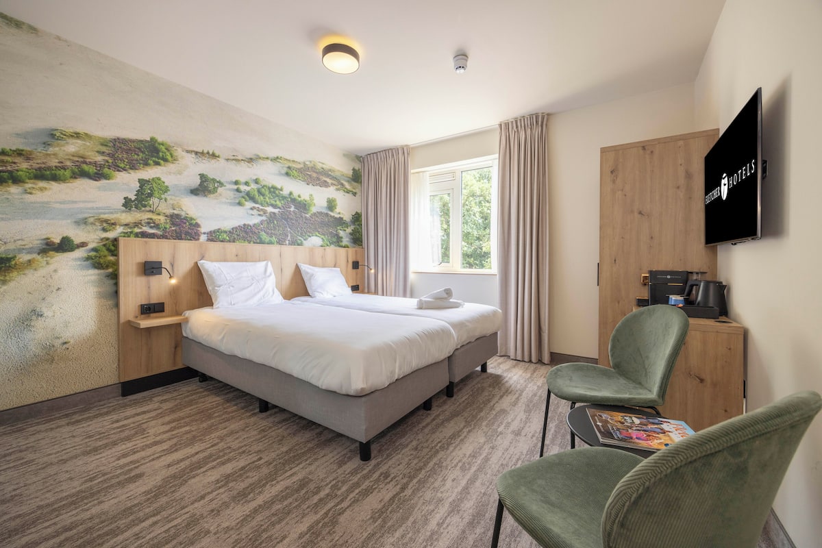 Comfort Room (Plus) | In-room safe, desk, iron/ironing board, free WiFi