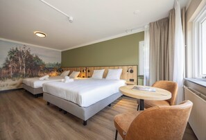 Family Room | In-room safe, desk, iron/ironing board, free WiFi - Fletcher Hotel Het Witte Huis (Soest)