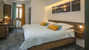 Comfort Double or Twin Room, City View | Desk, soundproofing, cribs (free), WiFi (free) - Hotel Villa Diana (Split)