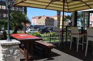 Breakfast, lunch, dinner served; garden views  - Hotel Villa Diana (Split)